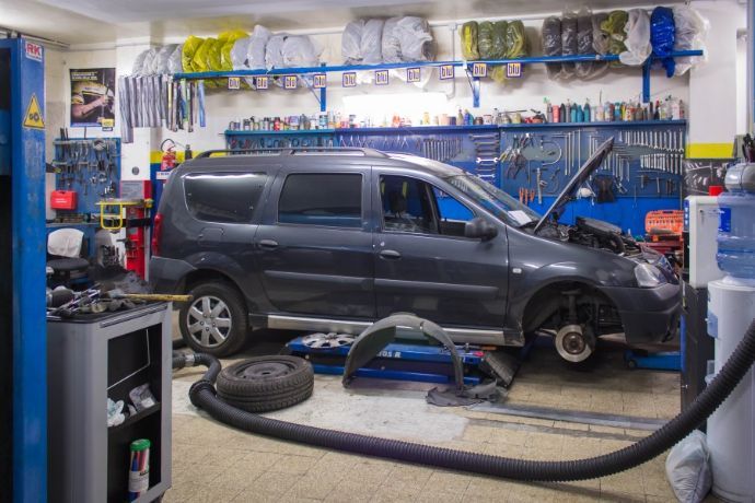 Auto in riparazione