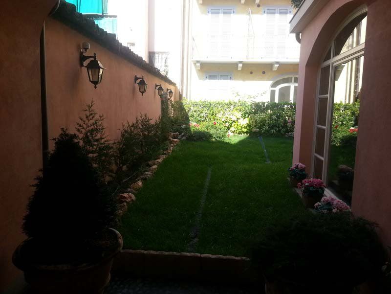 giardino nel cortile