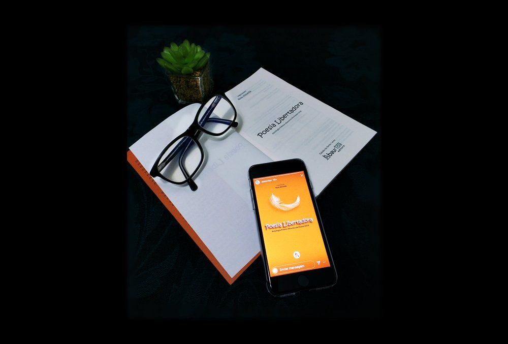 Absurtos Editora lança Poesia Libertadora em formato is-book