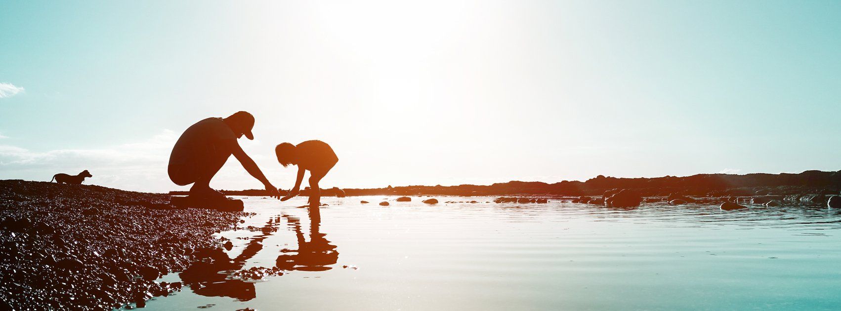 Investeren in een goede afwikkeling van je scheiding? Neem contact op met Het mediators Collectief (085-1307466) vader, zoon en teckeltje aan de waterkant