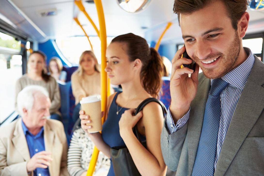 persone all'interno di un autobus