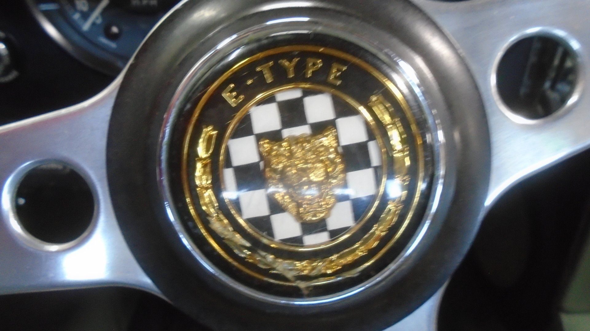 Steering wheel center with 