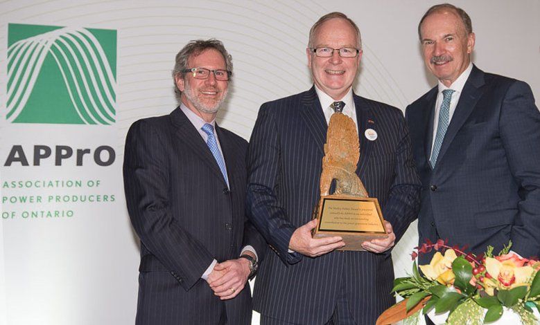 Rob McLeese receiving Hedley Palmer Award Rob McLeese receiving Hedley Palmer Award