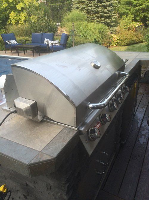 Professional propane fill and exchange in propane tanks