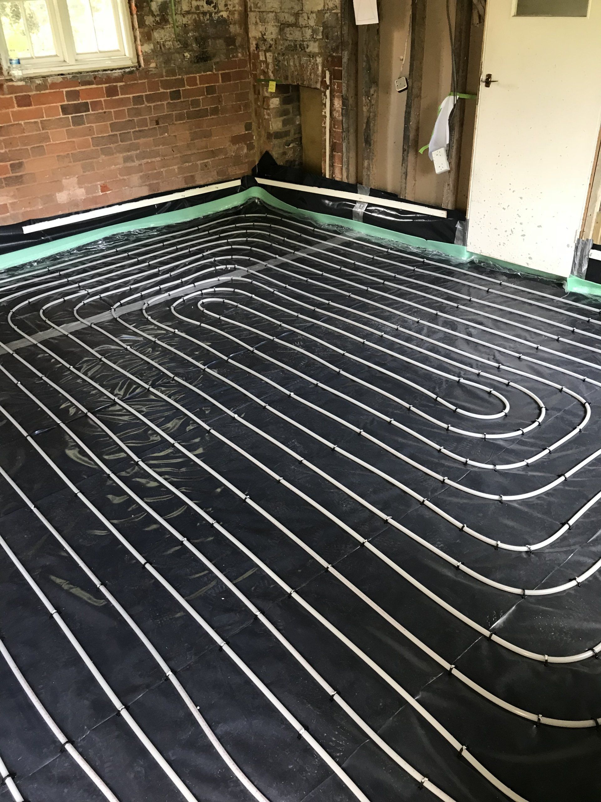 wet underfloor heating installation Wokingham