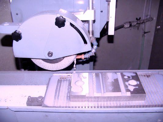 strumento per metalli in officina meccanica