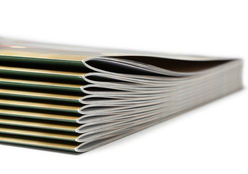 plico di brochure pronte per essere distribuite