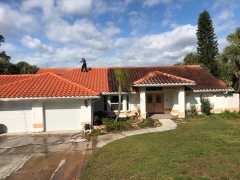 Clean Garage Floor — Venice, FL — A-1 Roof Cleaning & Coating of Venice Clean Garage Floor — Venice, FL — A-1 Roof Cleaning & Coating of Venice