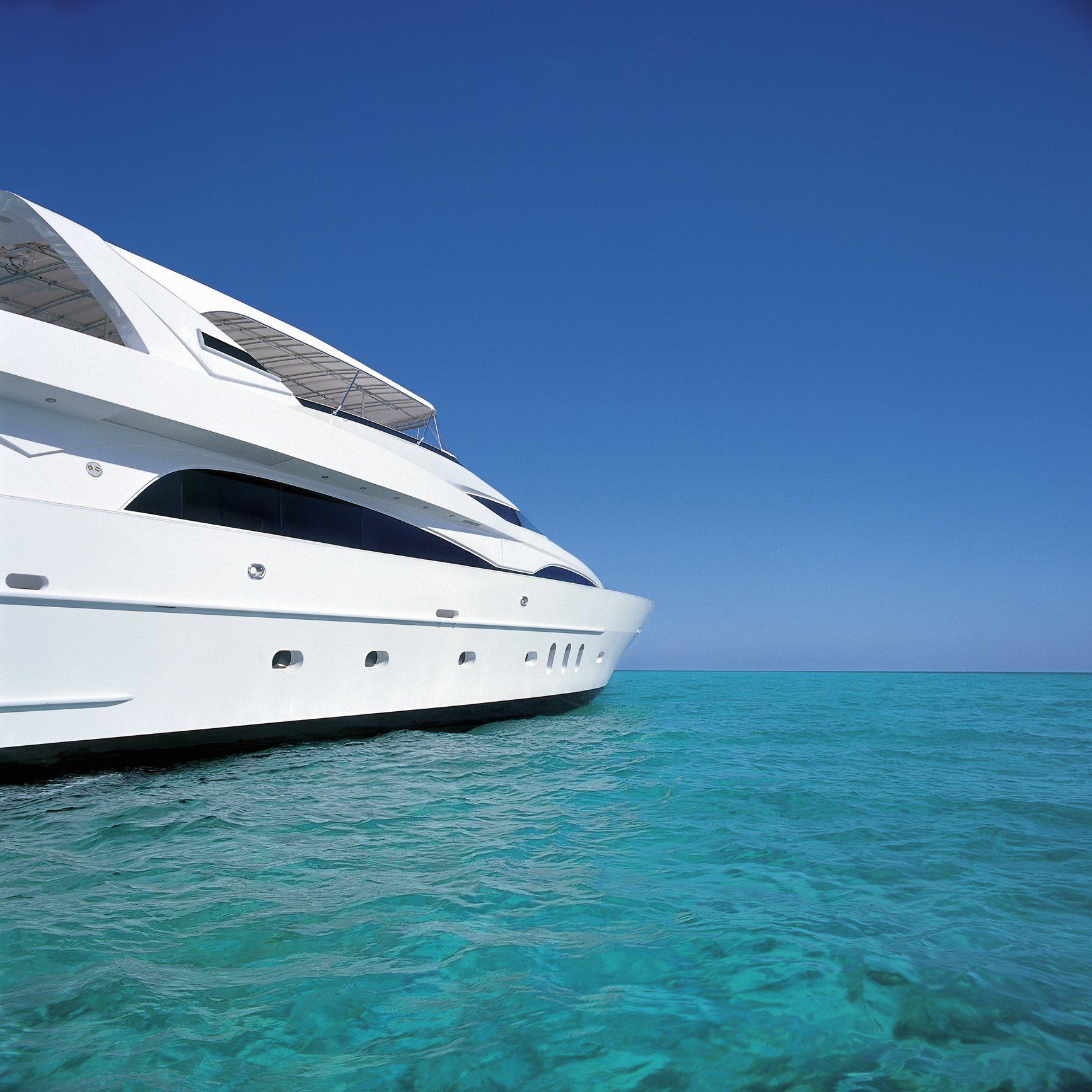 Montaggio di allestimenti per yacht