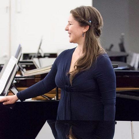 louisa beard performing