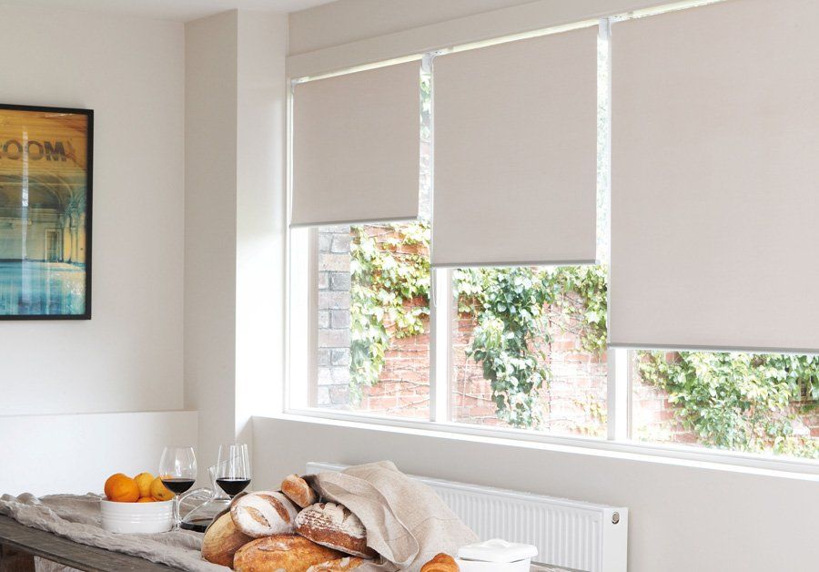 Gallery with images of types of blind