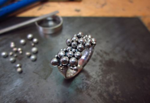 Zilveren ring met balletjes van Karen Klein edelsmid