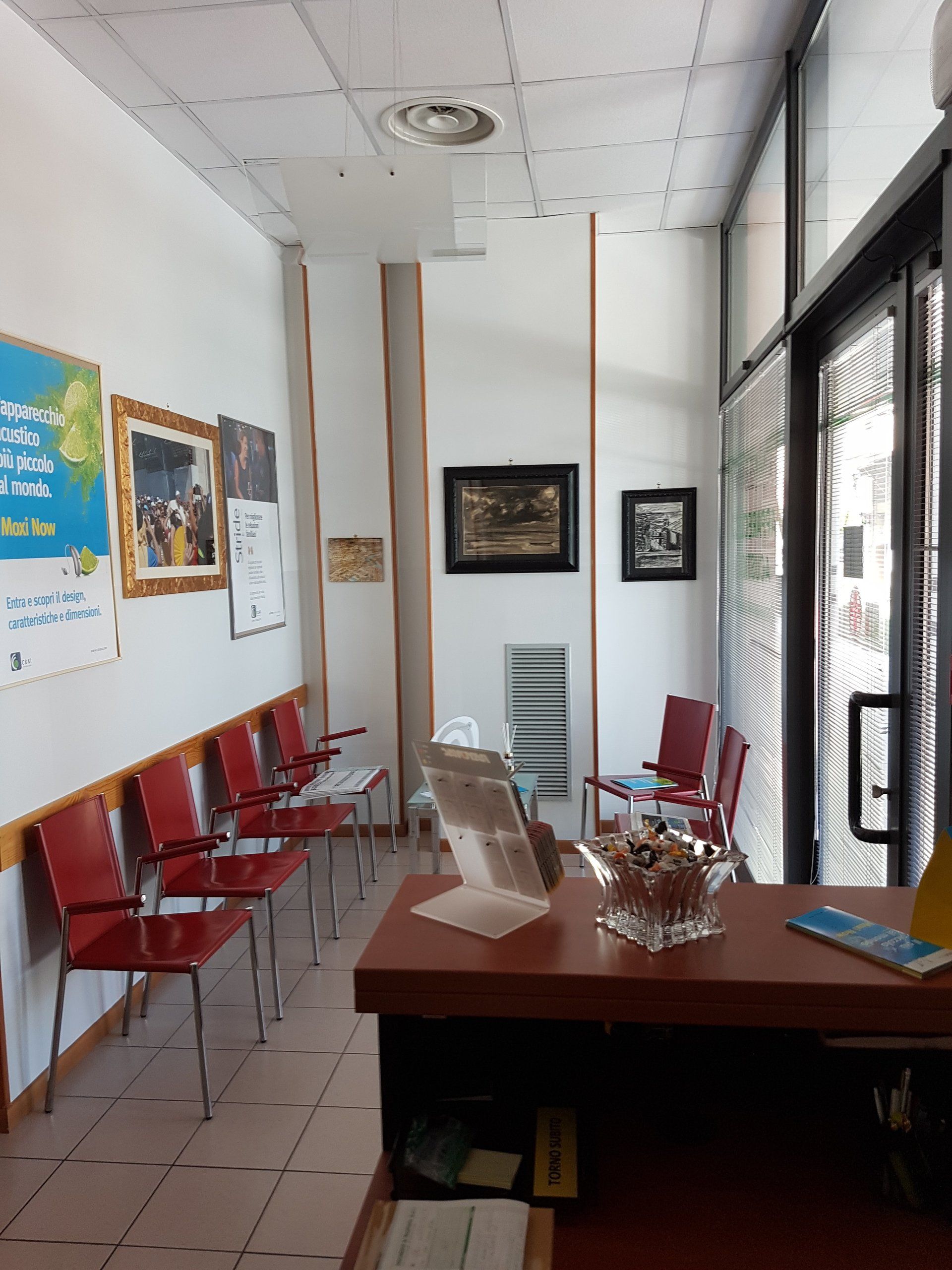 Sala d'aspetto del centro per l'udito