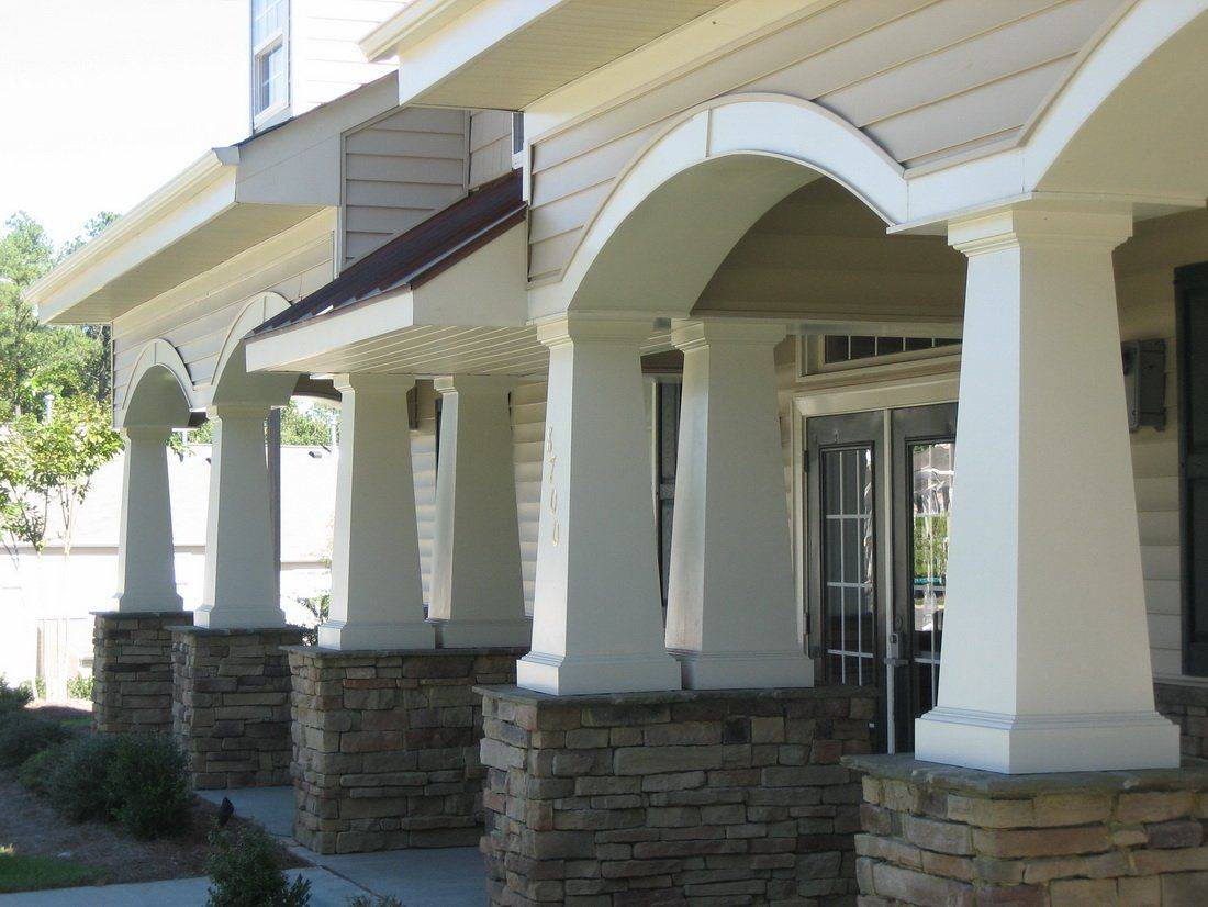 home exterior with columns in Woodlands, TX