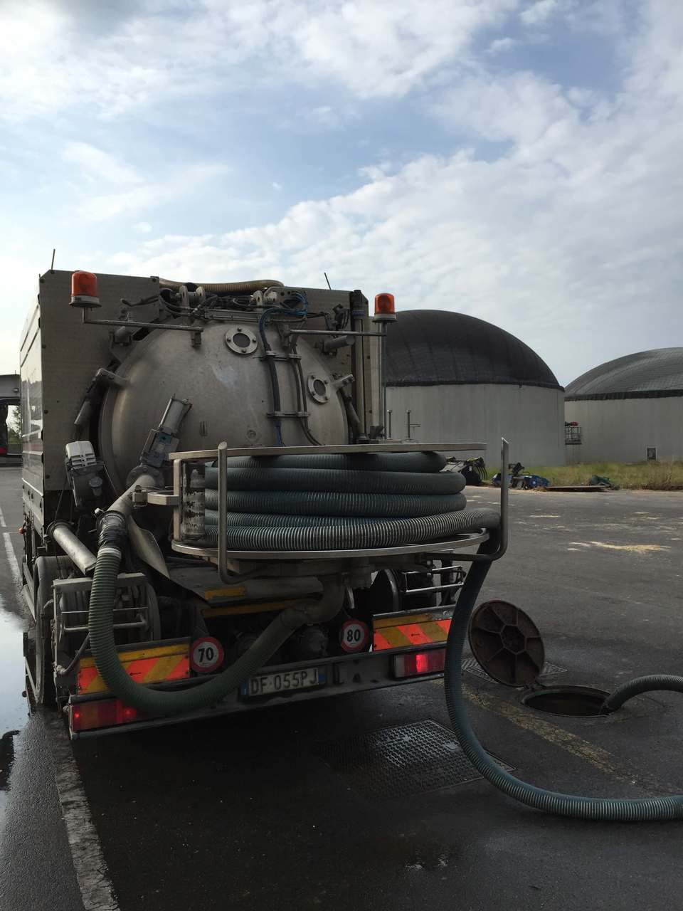 camion spurghi per strada