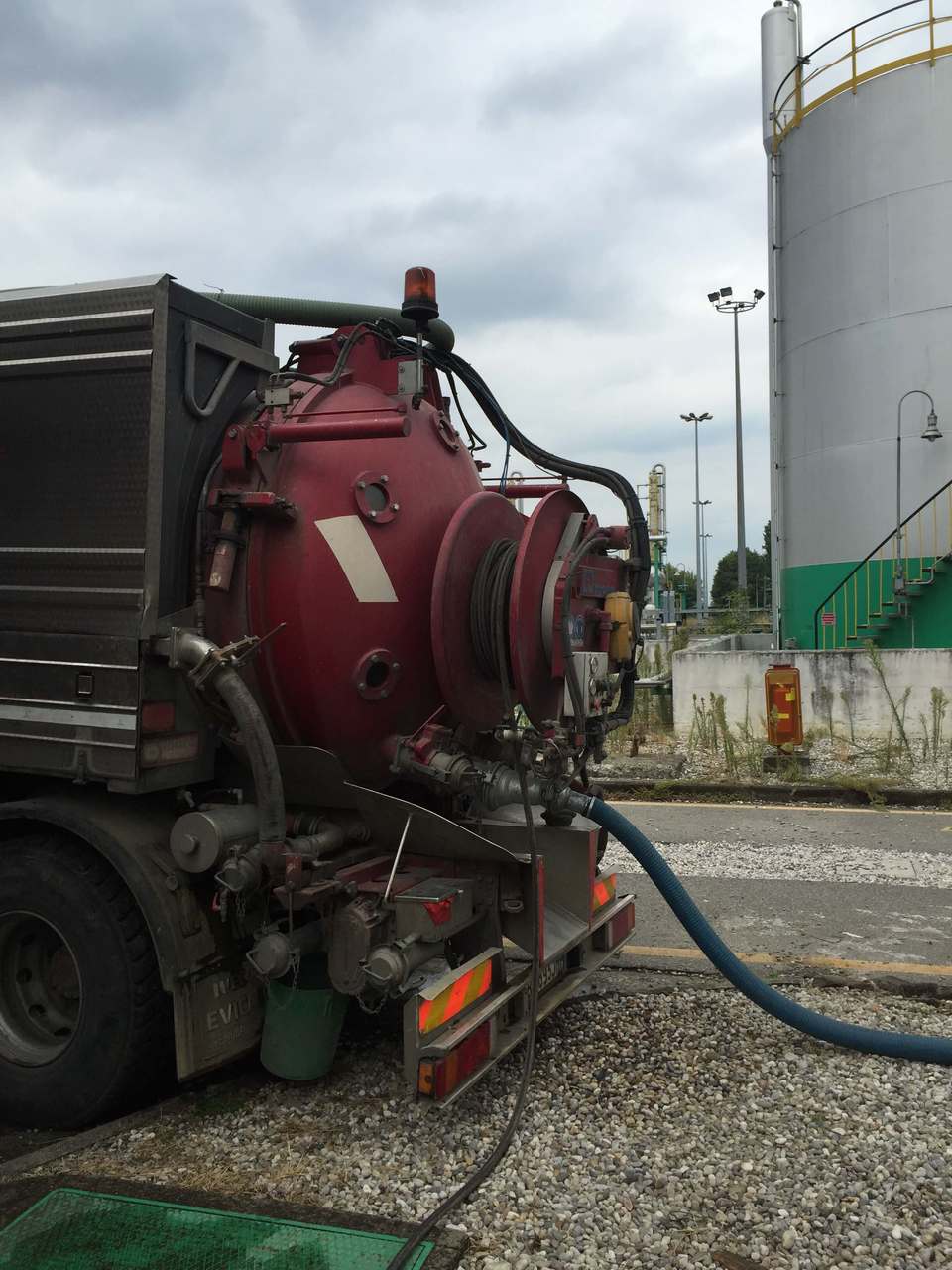 camion spurghi con tubi