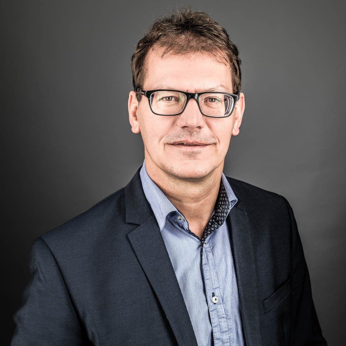 Martin Gerhold, Ausschreibung