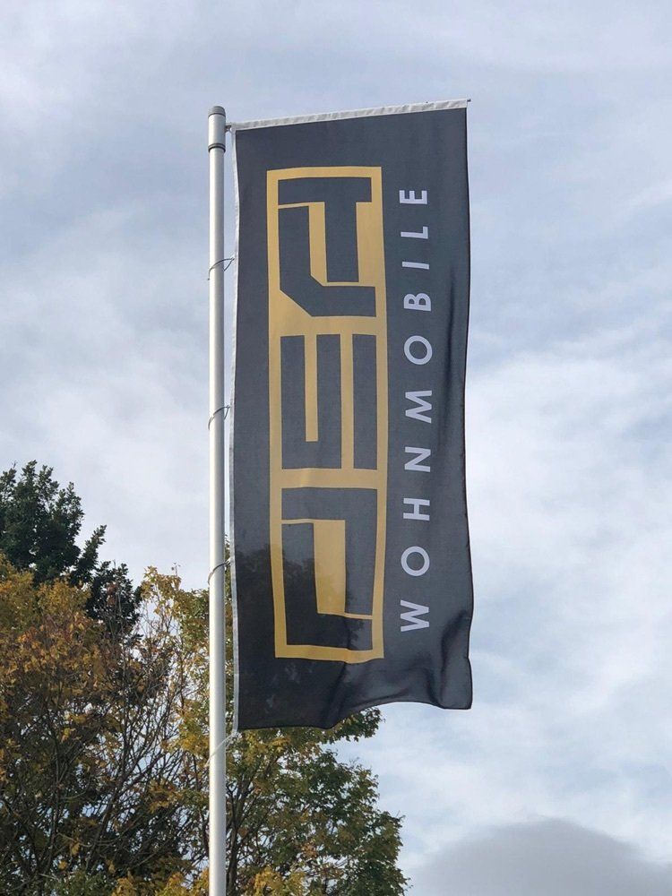 A black and gold sign that says ' usr wohnmobile ' on it