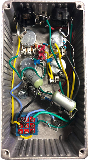 inside guitar effect pedal