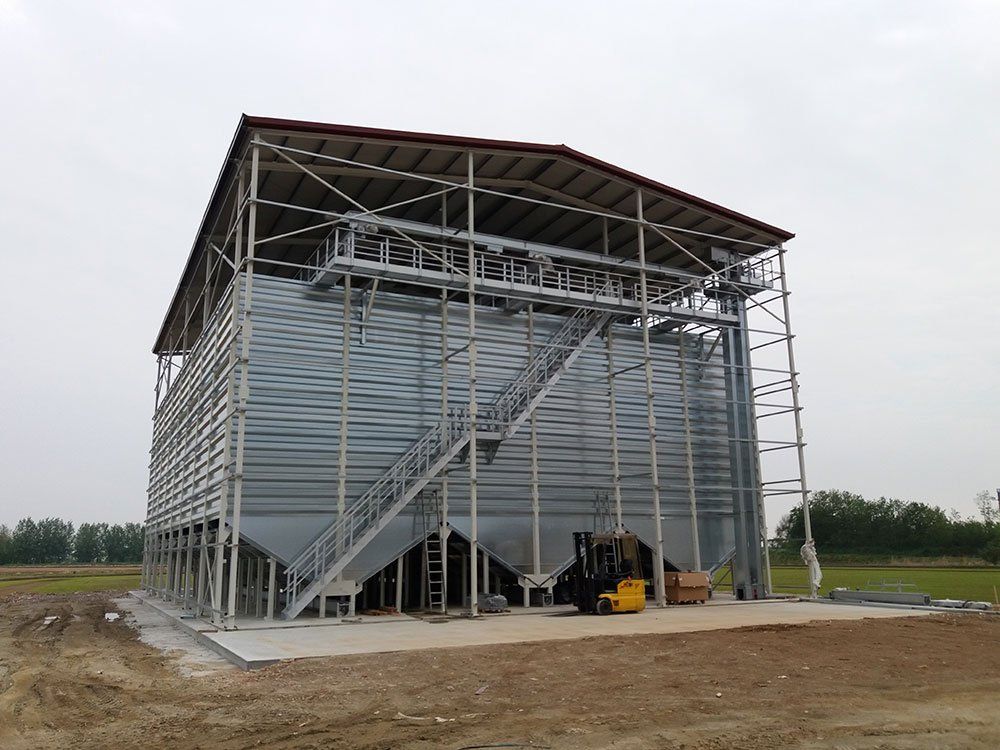 impianto agroalimentare con scale esterne