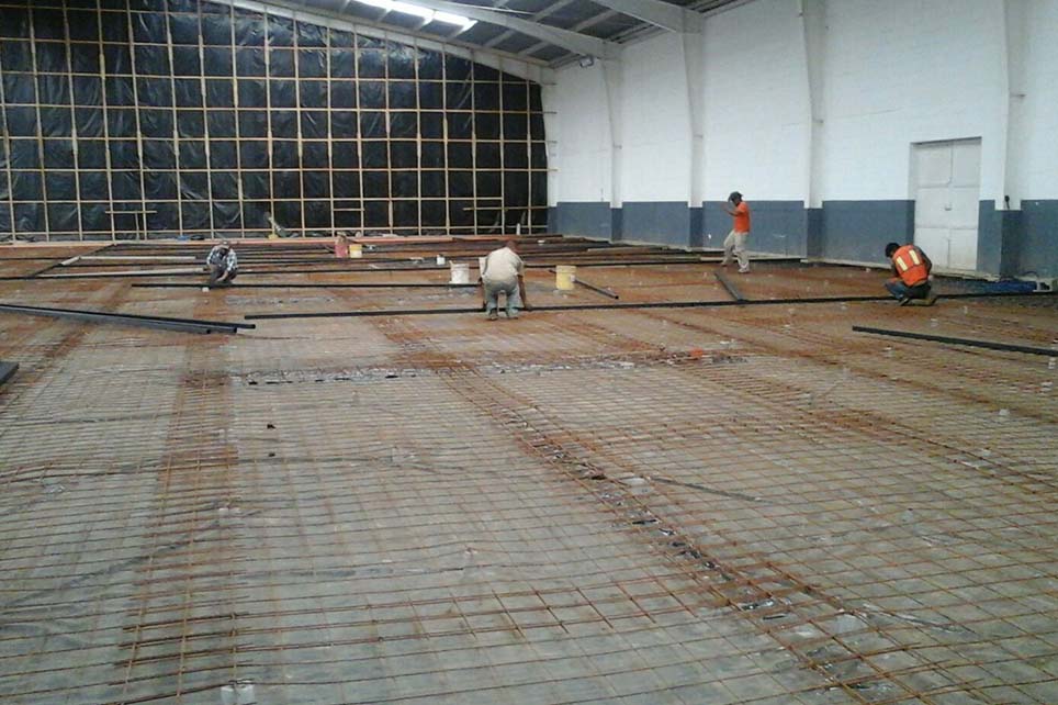 Macromix personas trabajando en construcción interna