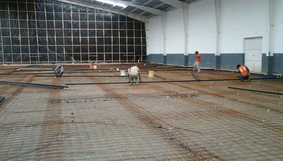 Macromix personas operando en construcción