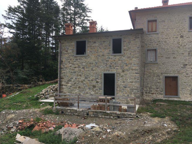 Facciata in pietra dopo la ristrutturazione