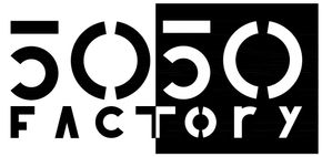 Zwart-wit 5050 Factory-logo met gestileerde tekst in een rechthoekige lay-out.