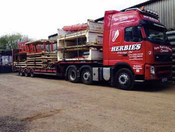 Haulage vehicle carrying a plant machinery