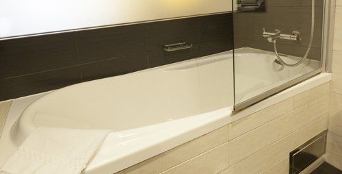 Semi-frameless Bath semi-frameless bath