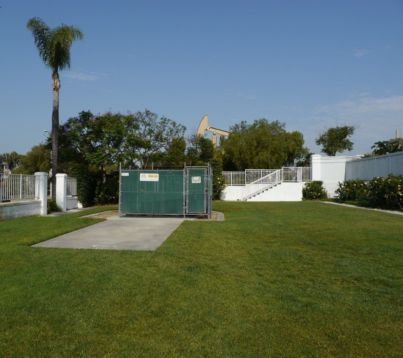 Enclosed HRP hydraulic power unit in residential neighborhood housing tract, Orange County California, circa 2003