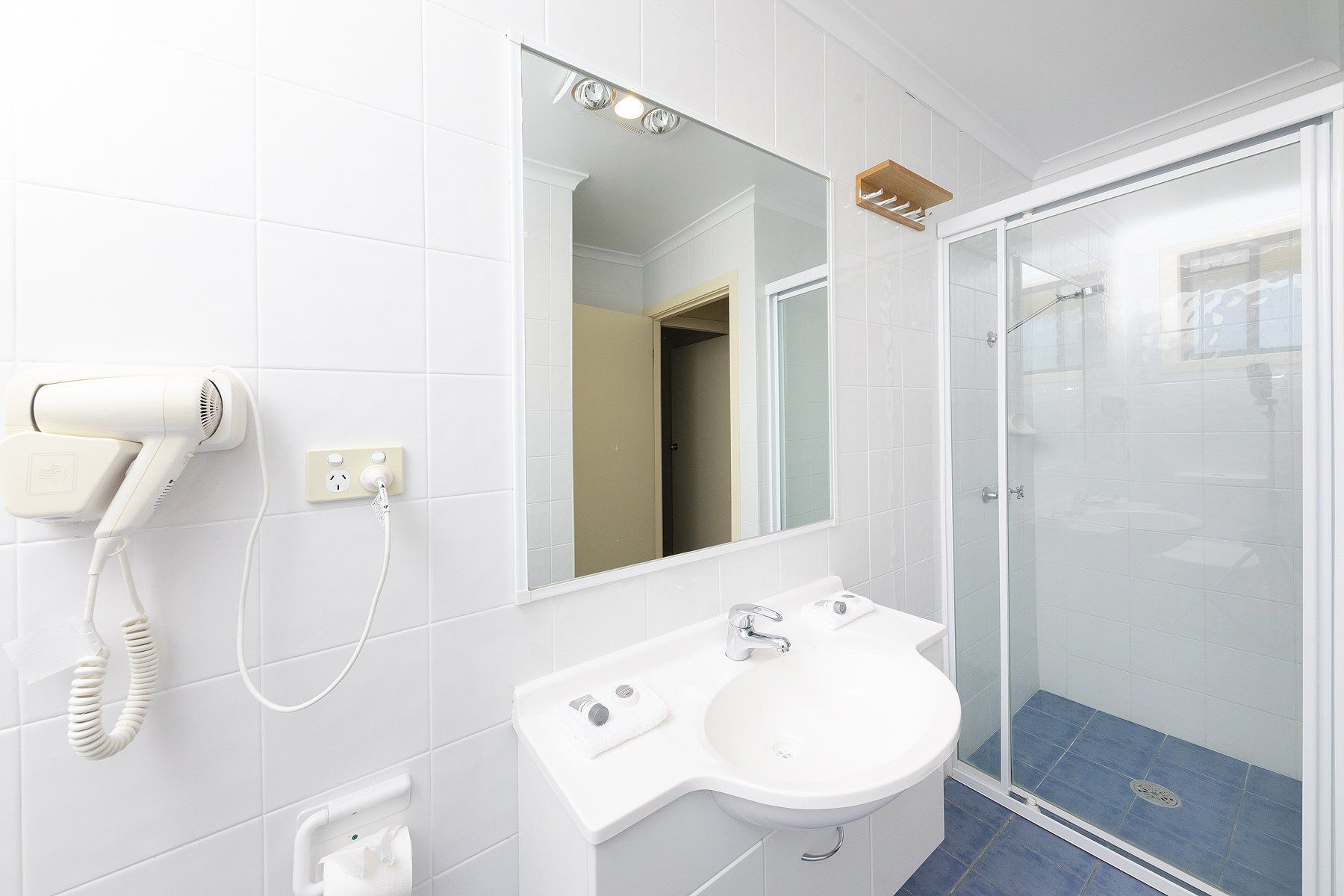 bathroom sink with mirror