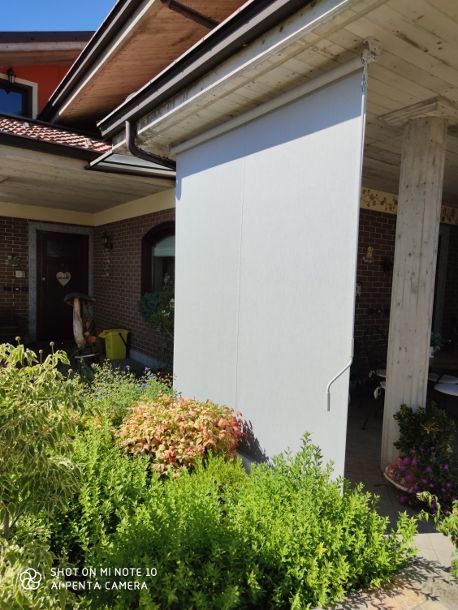 tenda da sole per esterni installata dall'azienda