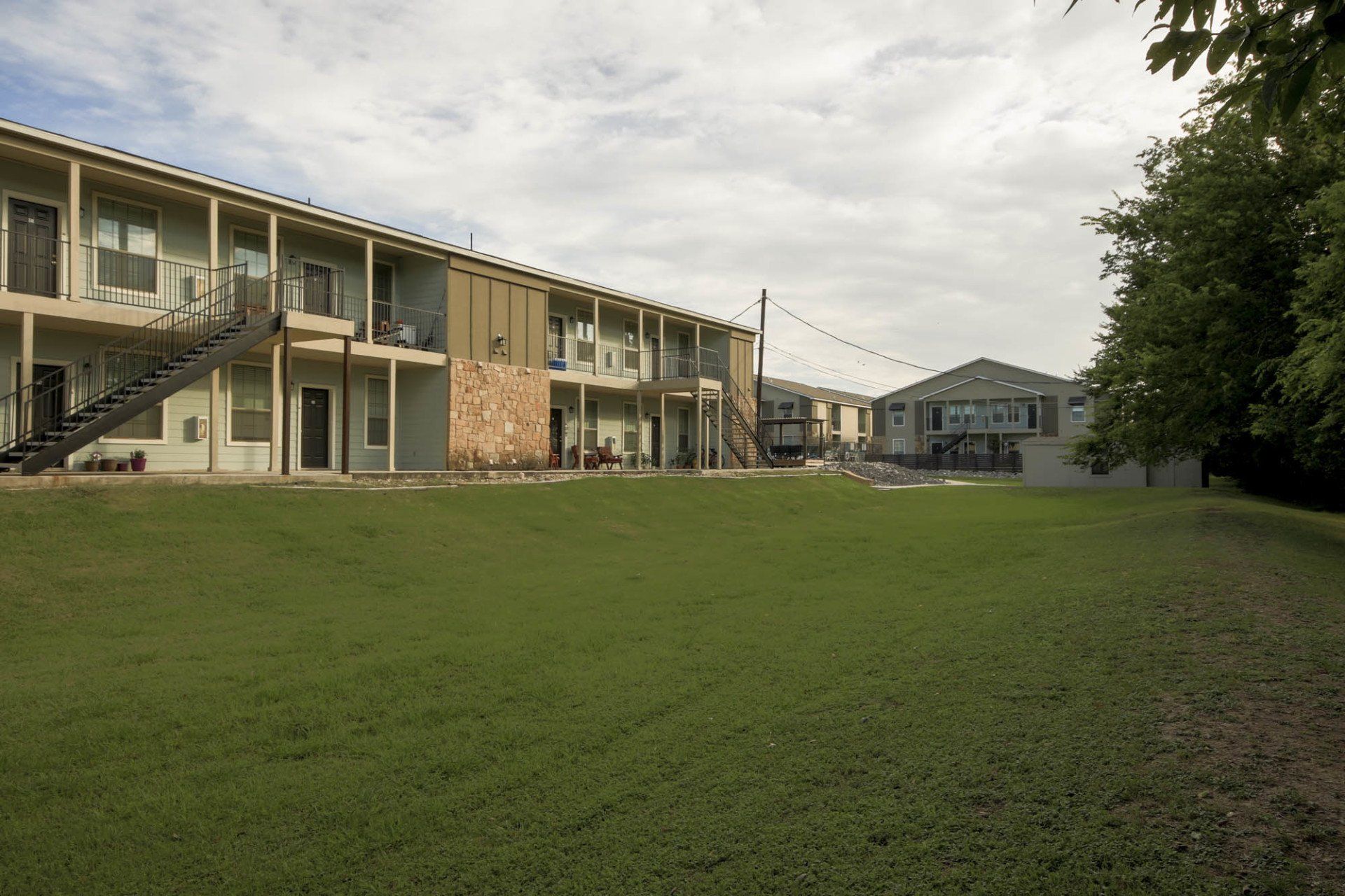 Country Club Apartments Exterior