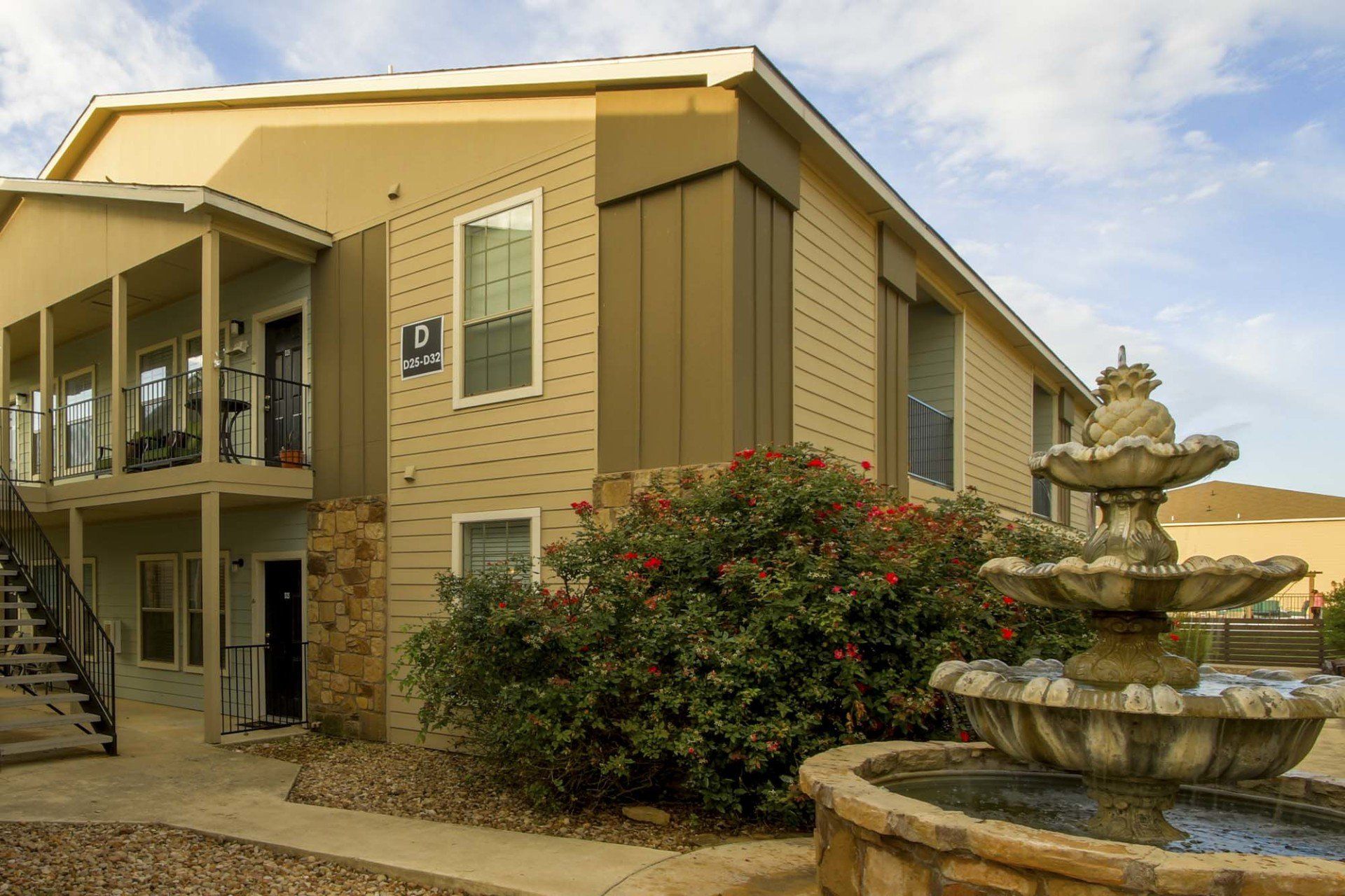 Country Club Apartments Exterior