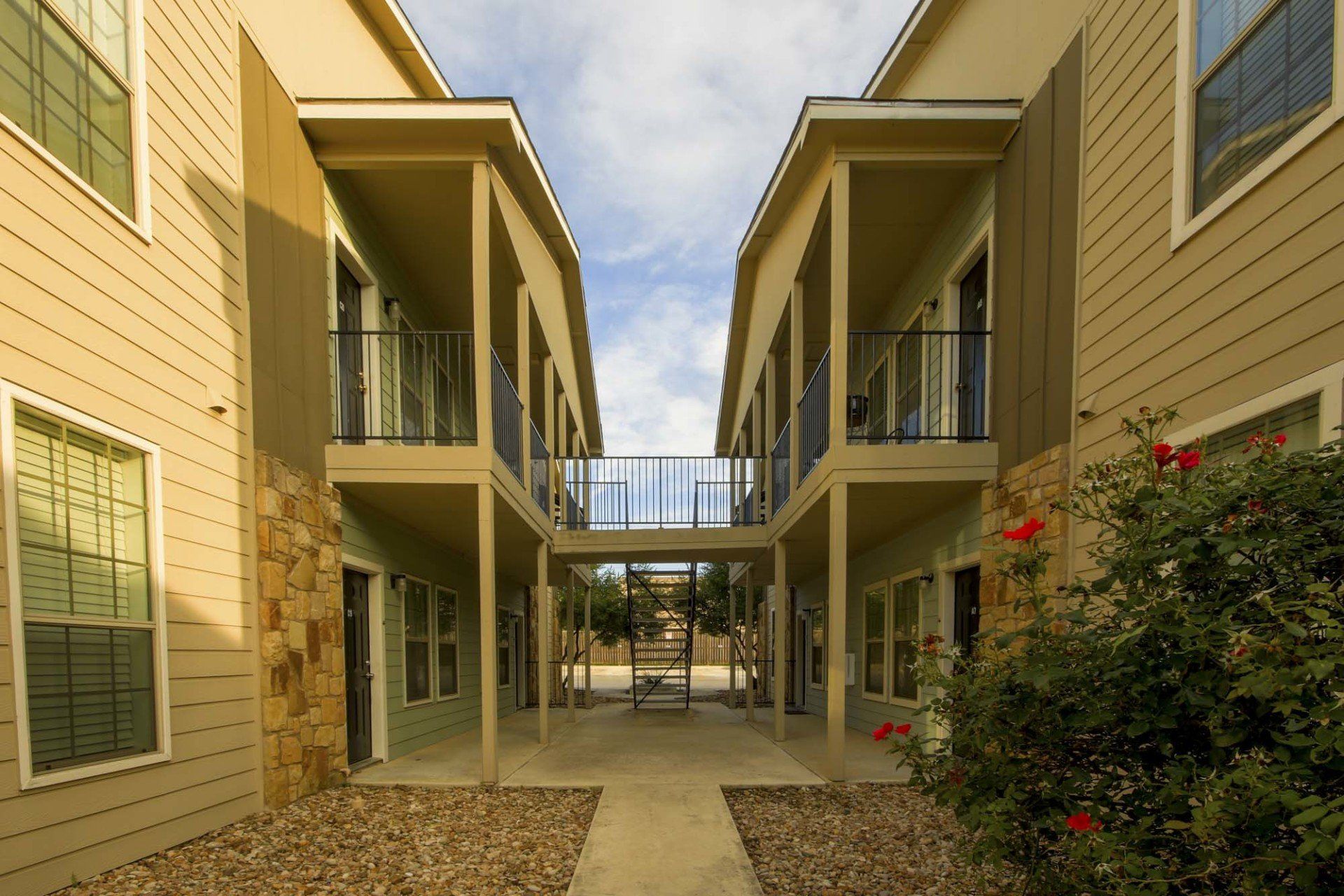 Country Club Apartments Exterior