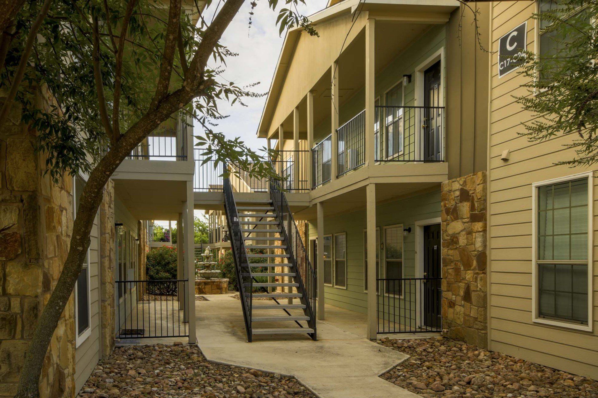 Country Club Apartments Exterior