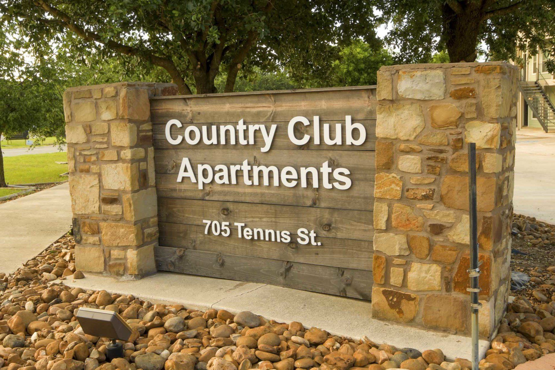 Country Club Apartments Exterior