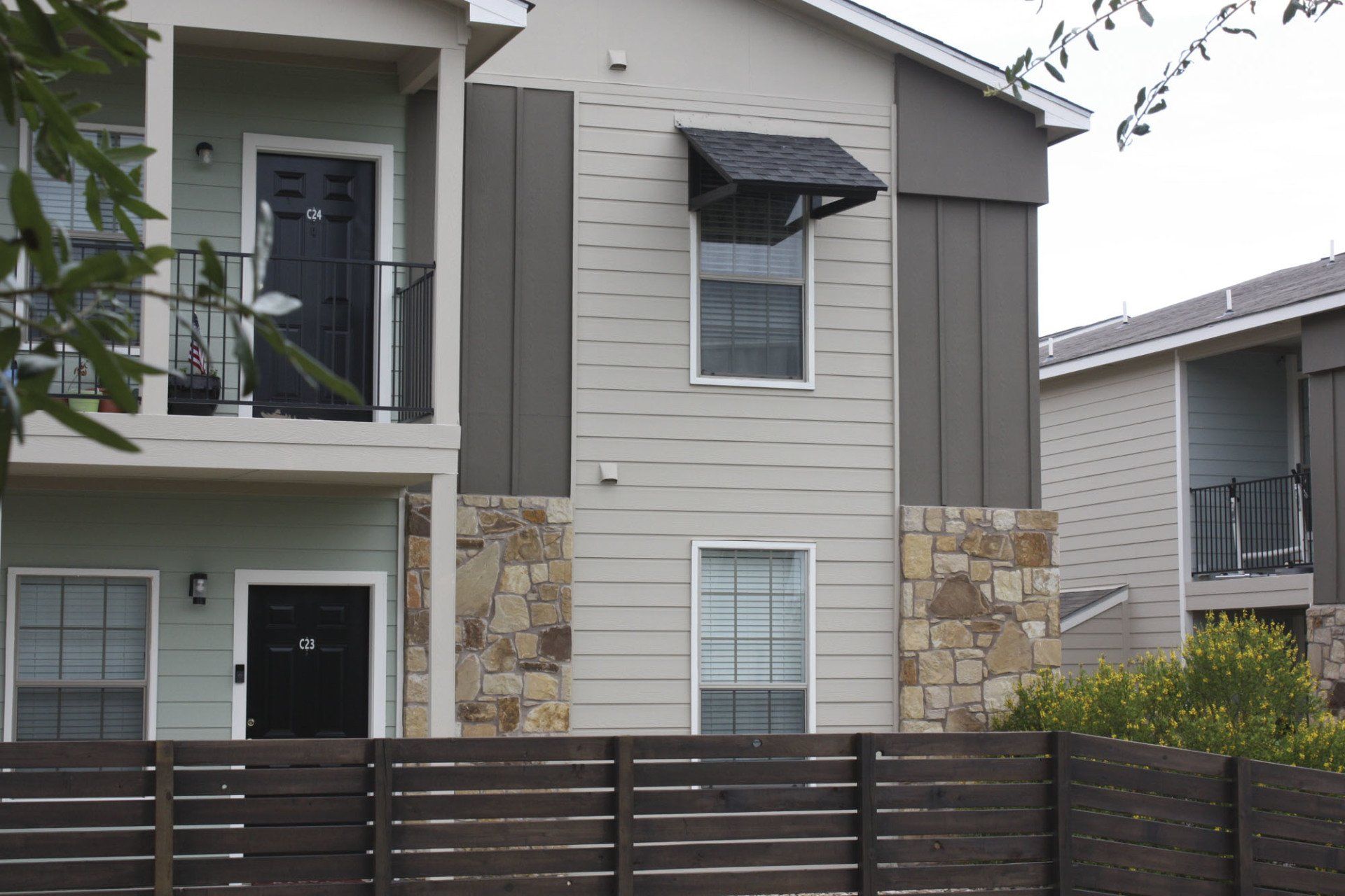 Country Club Apartments Exterior