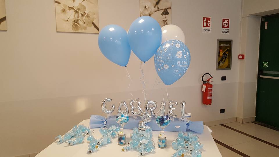 Sala di un ristorante addobbata per una festa