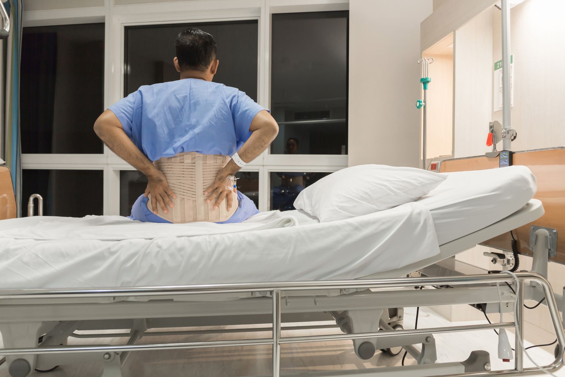 paziente su letto di ospedale