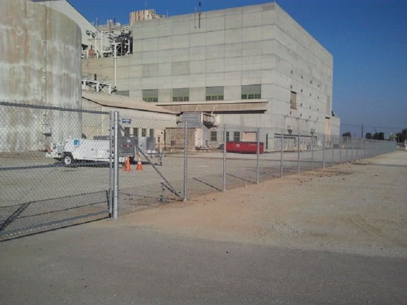 Chainlink fence sideview— Wood Fences in Bakersfield, CA