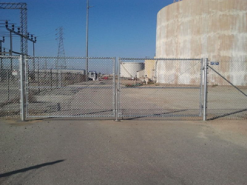Chainlink fence gate — Wood Fences in Bakersfield, CA