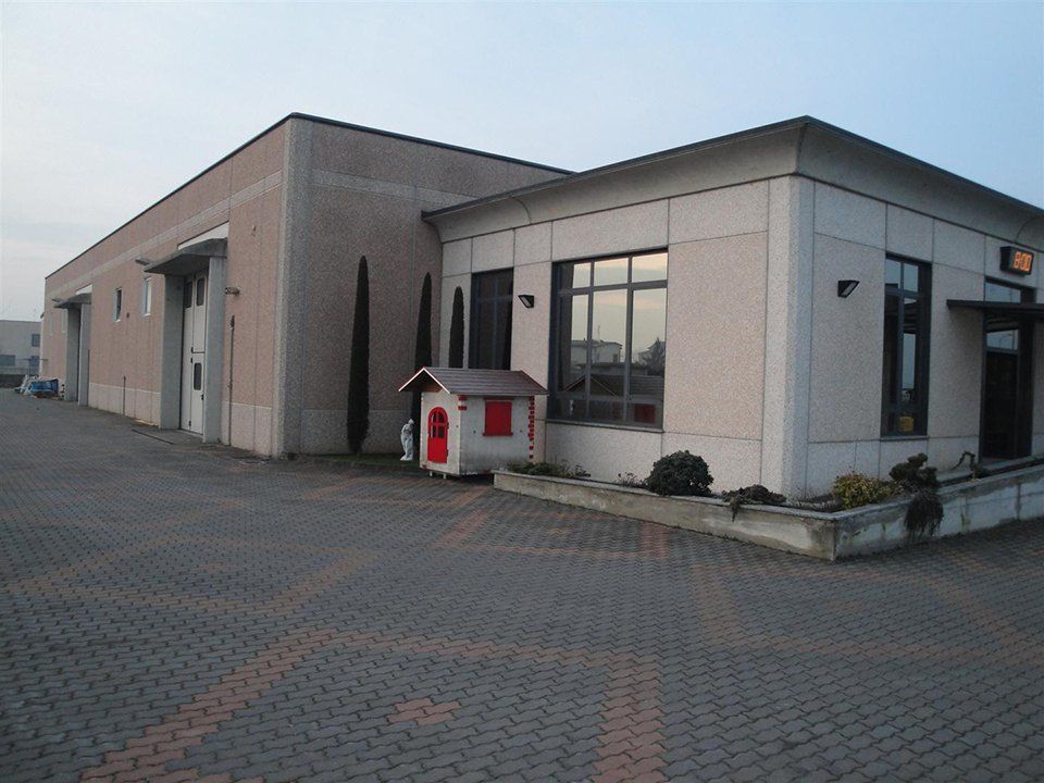 Esterno della ditta di vernici