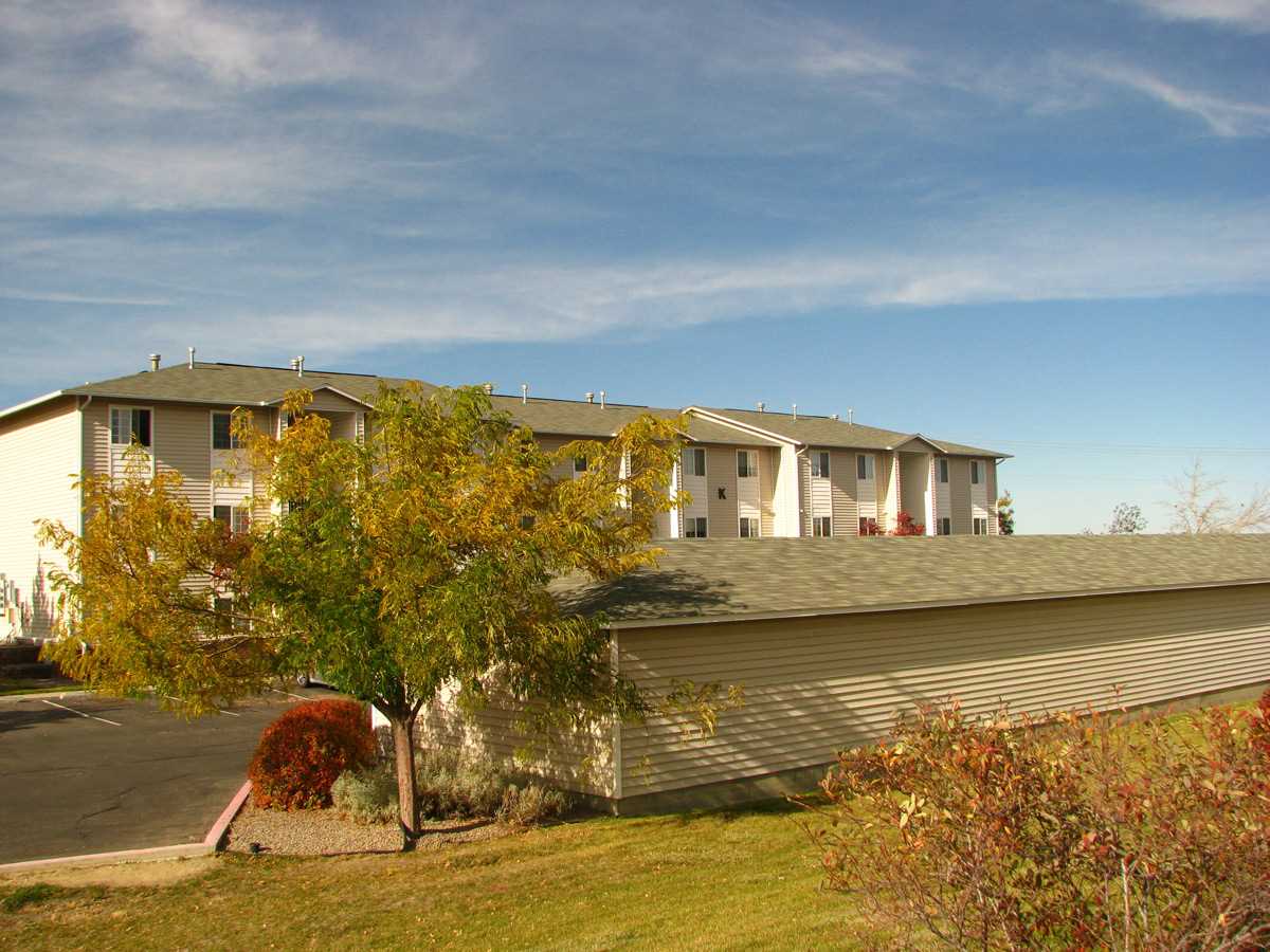 View of Aspen Court Apartments from face