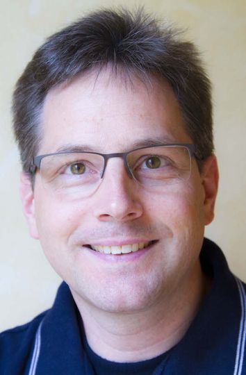 Dr. Thorsten Strauf, Zahnarzt und Fachzahnarzt für Oralchirurgie in Lahntal bei Marburg: Ästhetische Zahnheilkunde mit Bleaching, Veneers, weißen Zahnfüllungen und mehr Dr. Thorsten Strauf, Zahnarzt und Fachzahnarzt für Oralchirurgie in Lahntal bei Marburg: Ästhetische Zahnheilkunde mit Bleaching, Veneers, weißen Zahnfüllungen und mehr