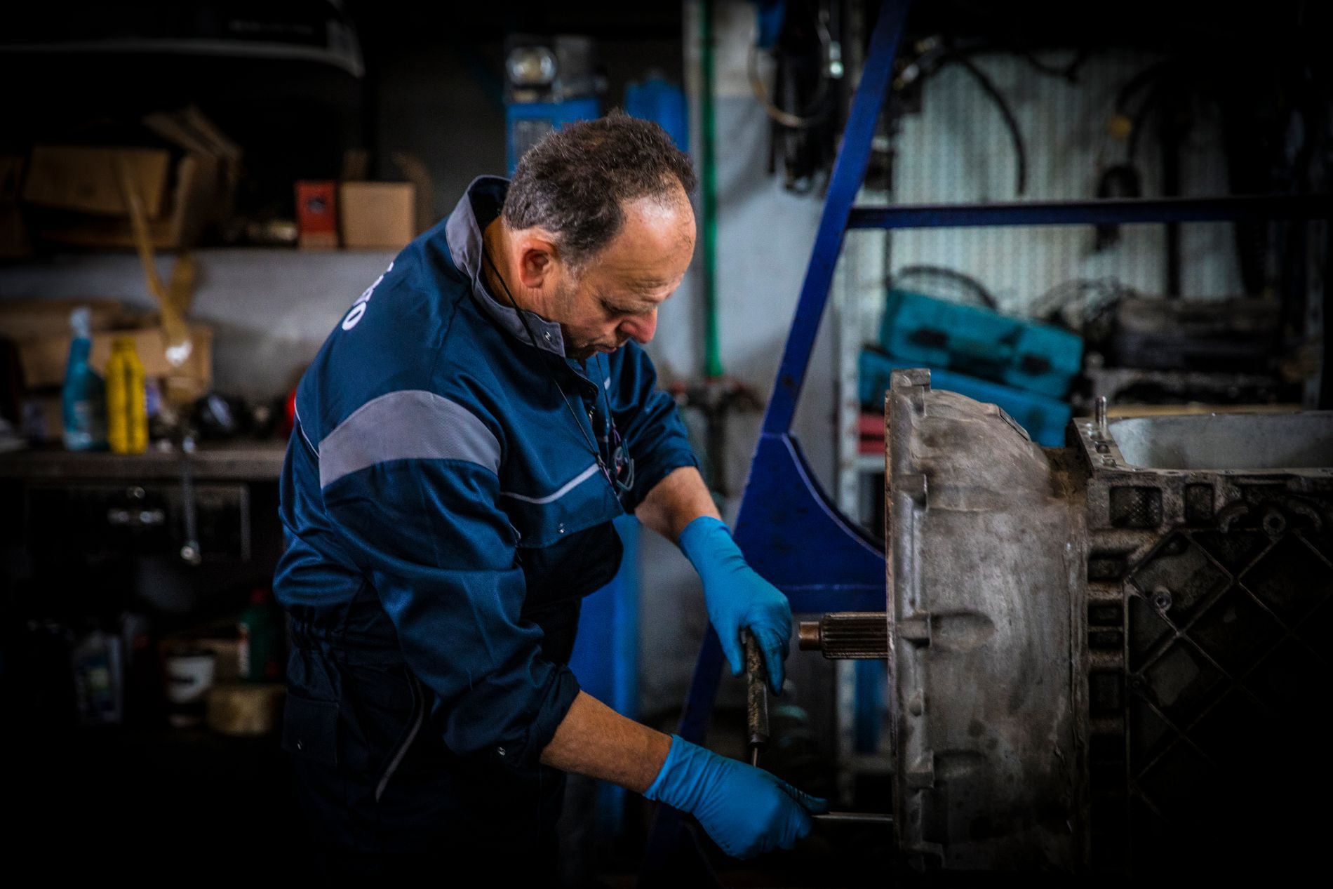 meccanici al lavoro