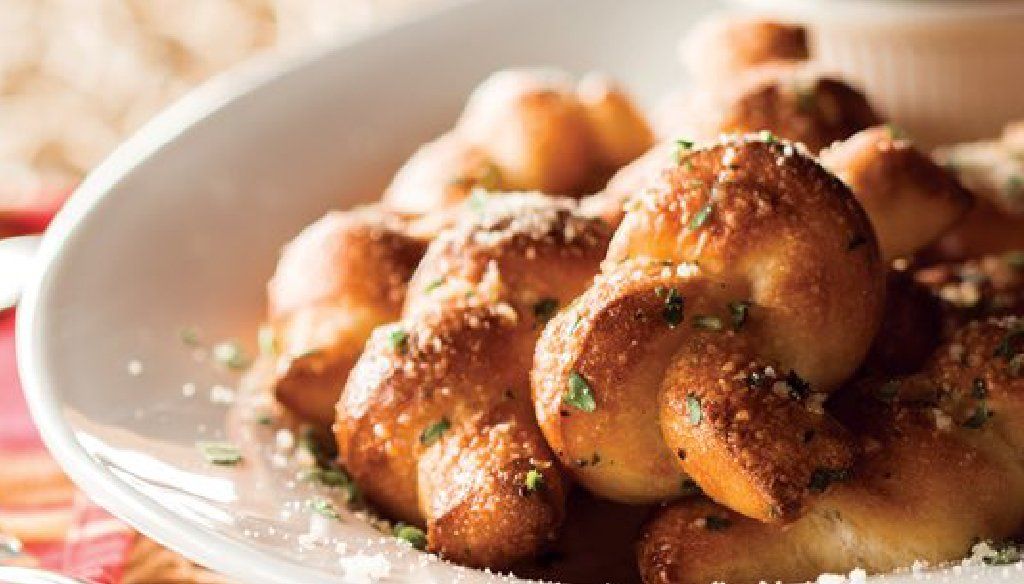 HOMEMADE GARLIC KNOTS