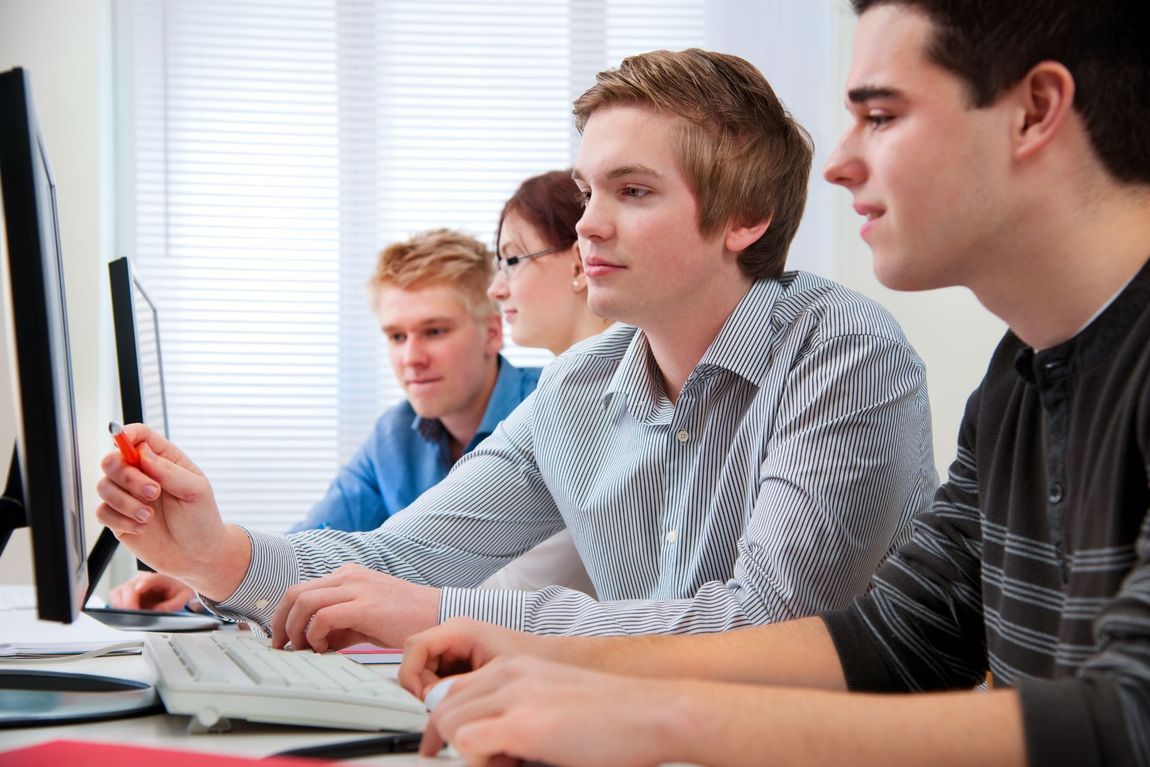 Studenti corso universitario online