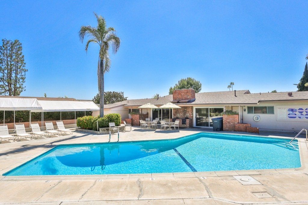 Val Verde Pool